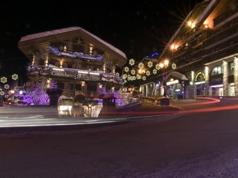 Madame Vacances - Hotel Courchevel Olympic Exterior photo